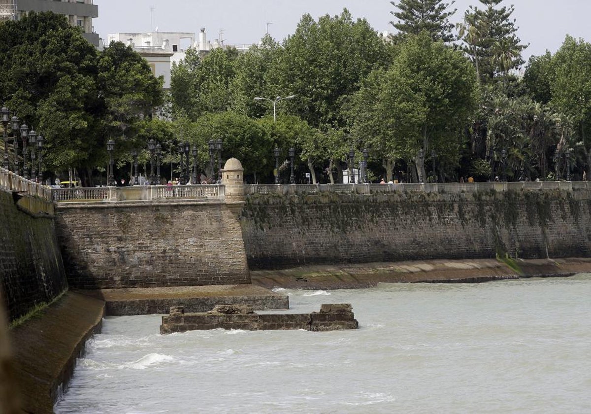 El PSOE de Cádiz afirma que trabajará para que las murallas de Cádiz sean declaradas Patrimonio de la Humanidad