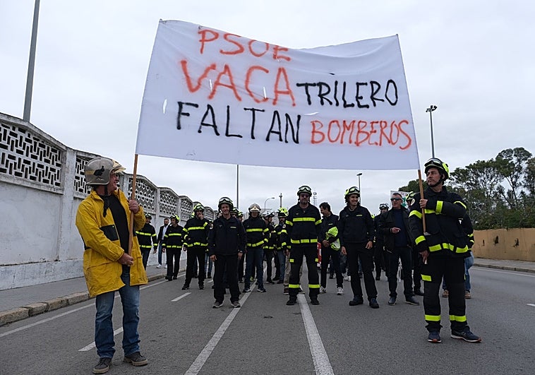 La marcha de los bomberos culmina con buenas sensaciones aunque «habrá que seguir luchando»