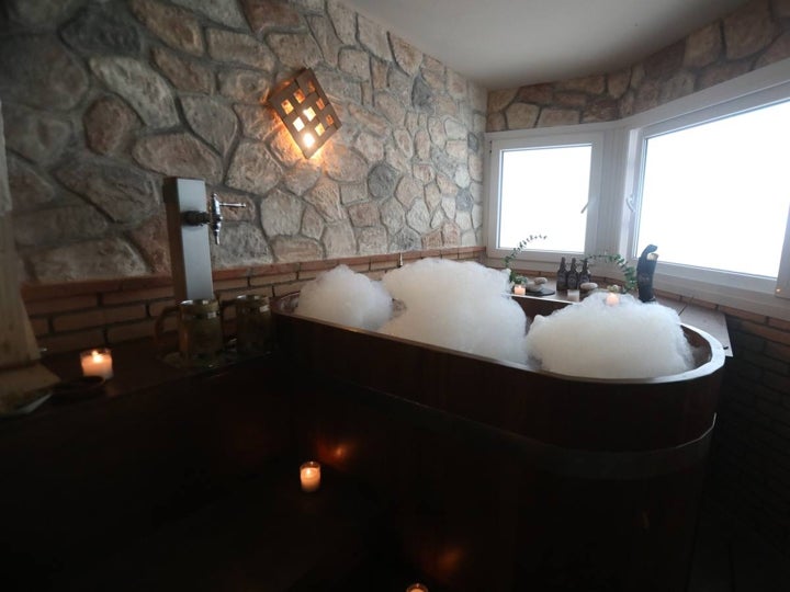 Así es el nuevo Spa de Cerveza del hotel Cádiz Bahía, el Beer Spa más grande de España