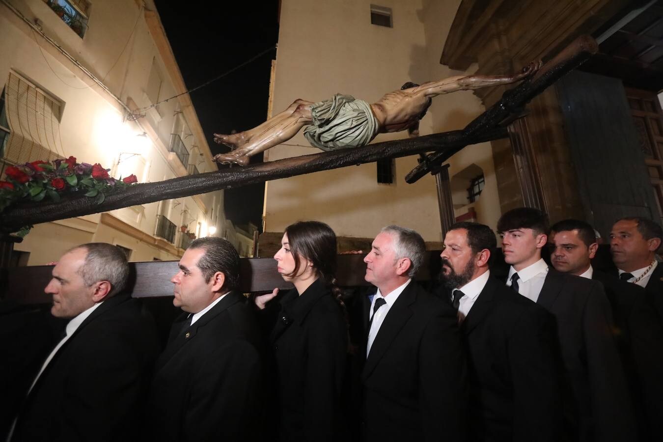 Fotos: Vía crucis del crucificado de la Mirandilla, en Cádiz