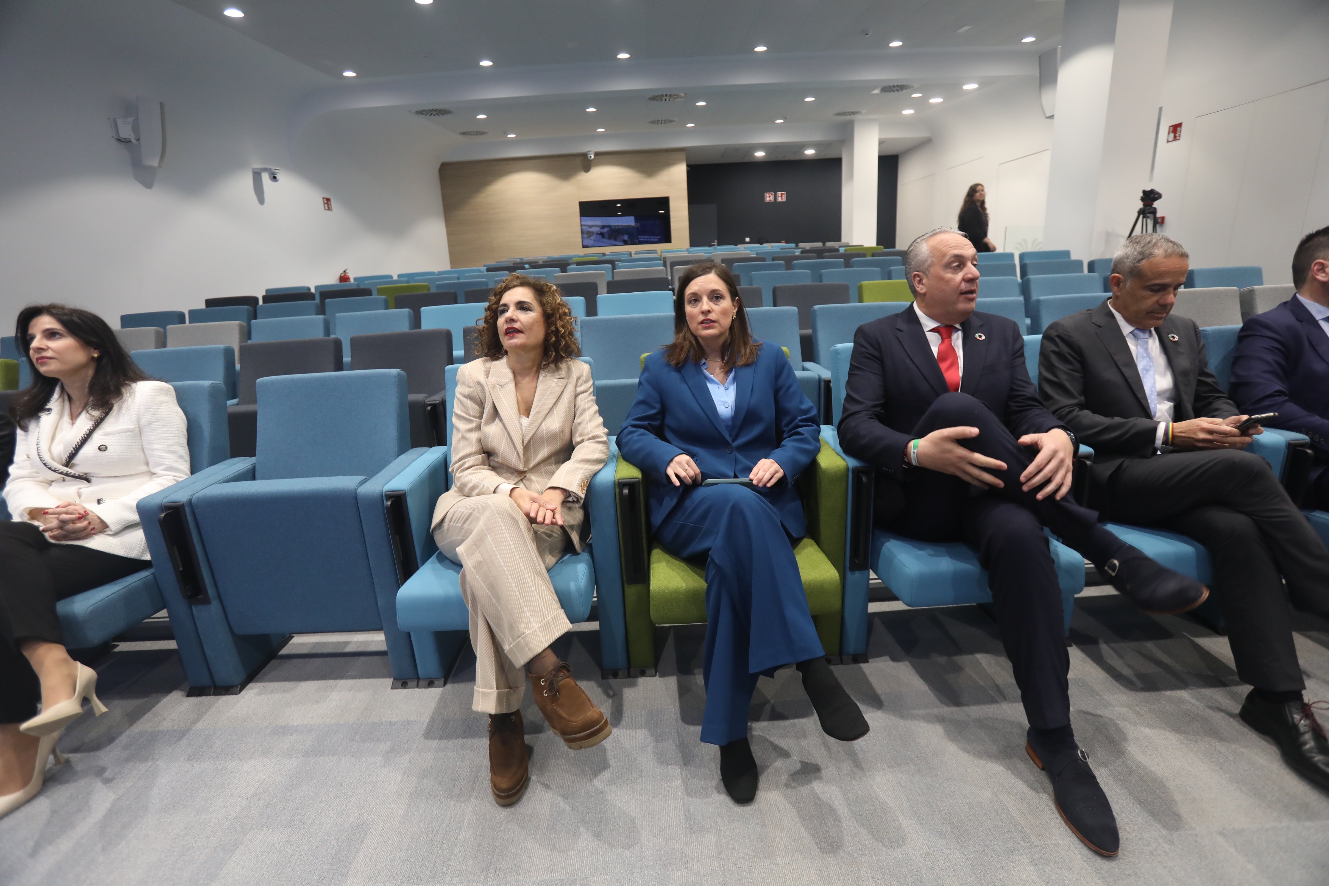 En imágenes: Visita de la ministra de Hacienda a la planta de Navantia en San Fernando