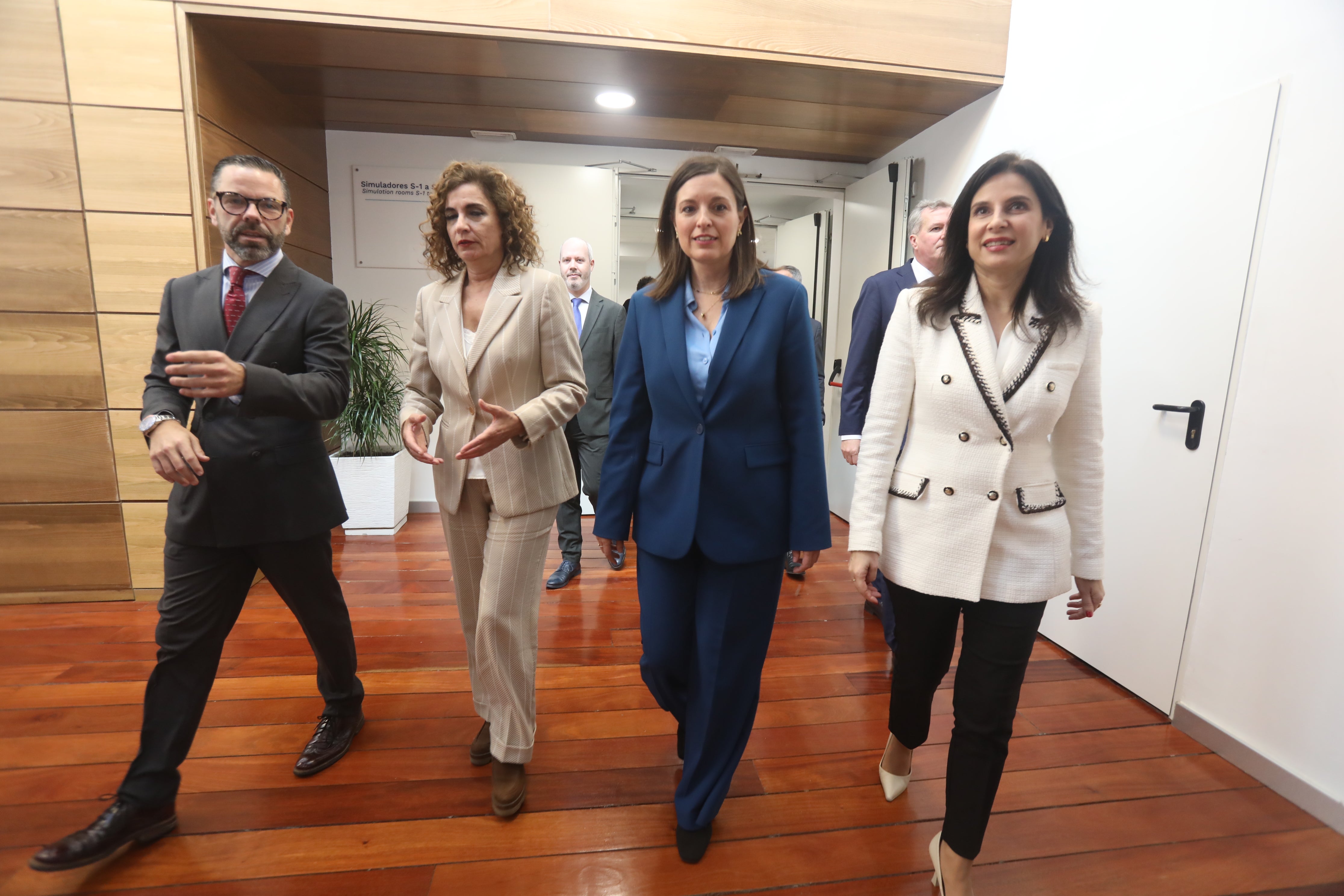En imágenes: Visita de la ministra de Hacienda a la planta de Navantia en San Fernando
