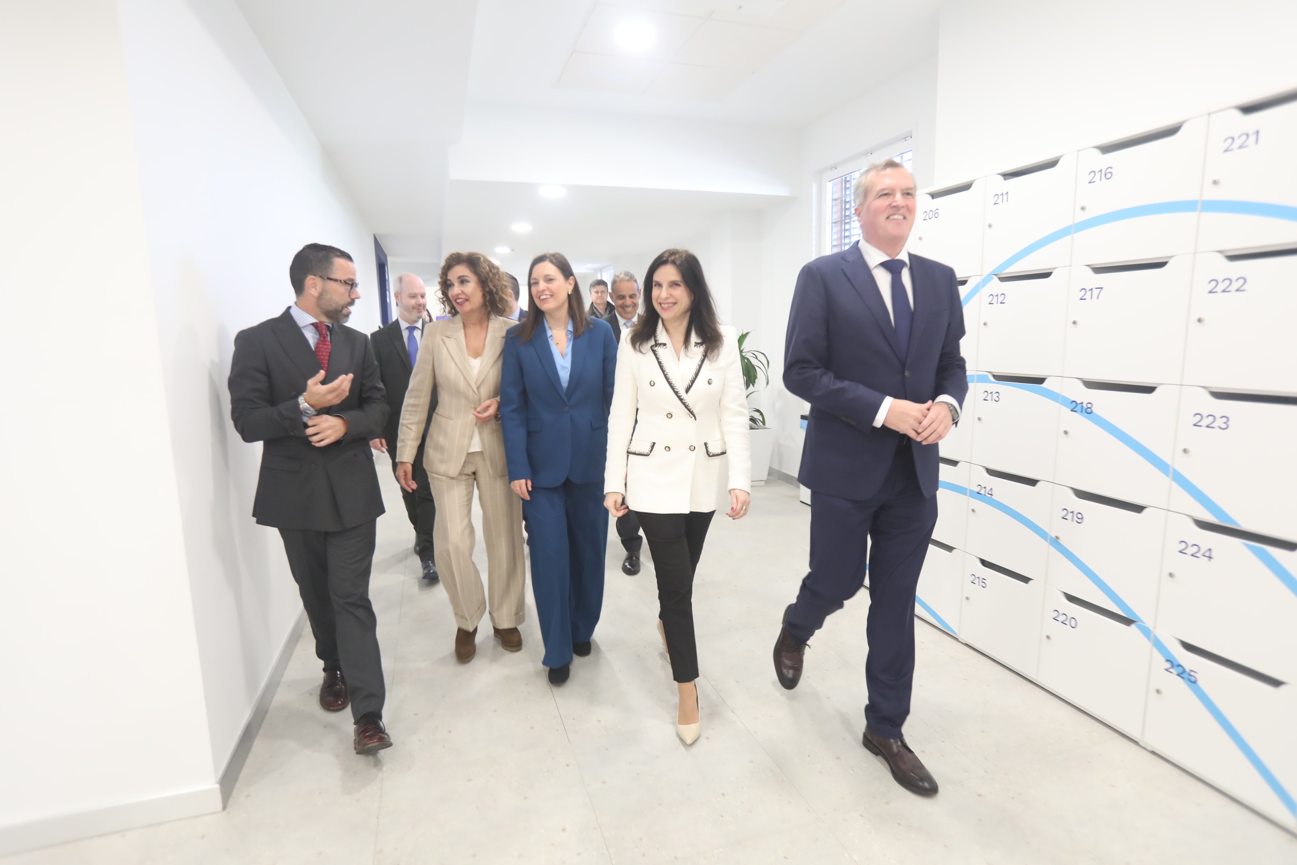 En imágenes: Visita de la ministra de Hacienda a la planta de Navantia en San Fernando