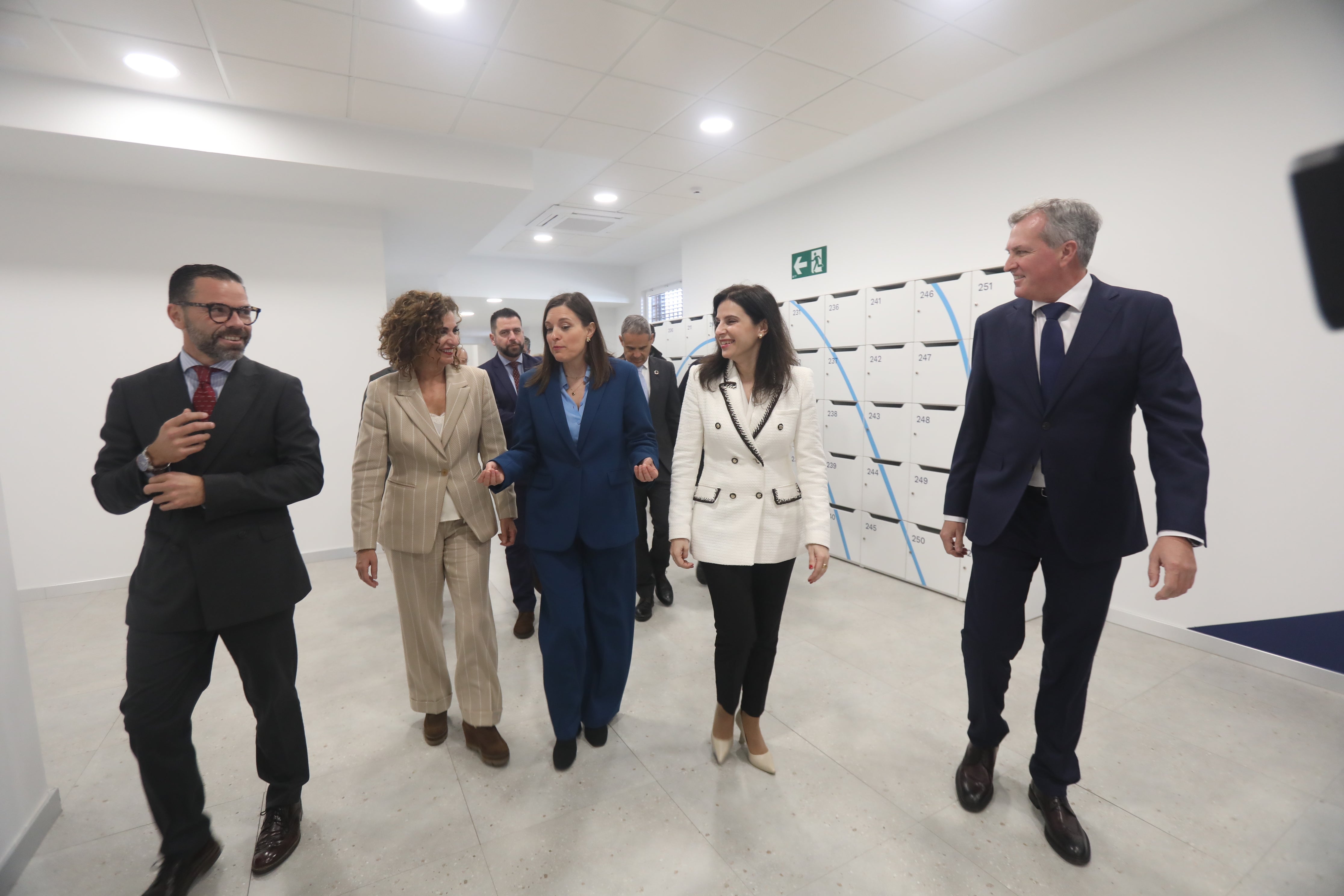 En imágenes: Visita de la ministra de Hacienda a la planta de Navantia en San Fernando