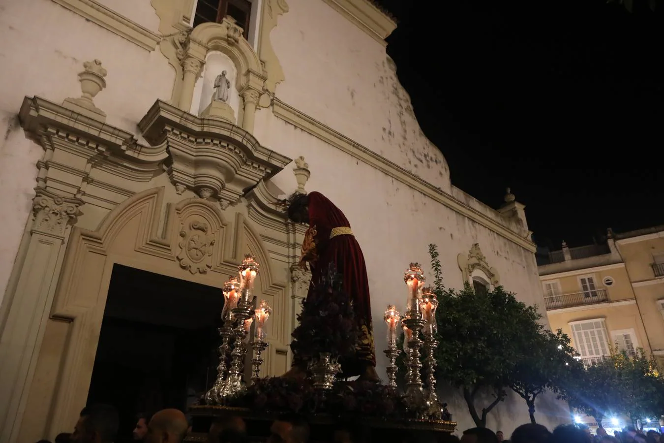 Fotos: El Nazareno del Amor preside el vía crucis en San Francisco, en Cádiz
