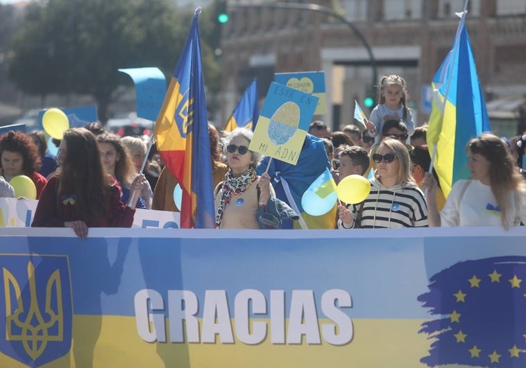 Fotos: La comunidad ucraniana en Cádiz pide de nuevo por la paz