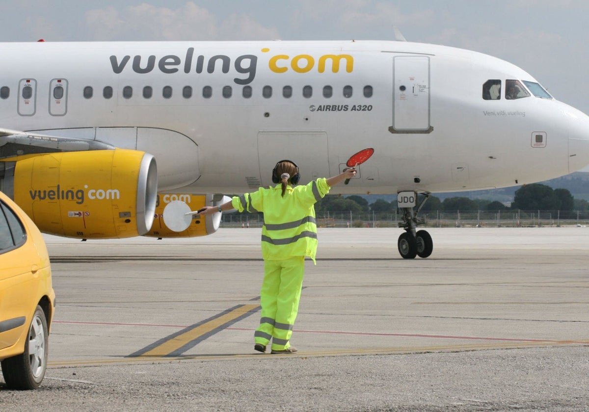 Un vuelo cancelado y tres desviados por la niebla en Jerez