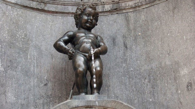 El Manneken Pis, la famosa fuente con un niño orinando situada en el centro de Bruselas.