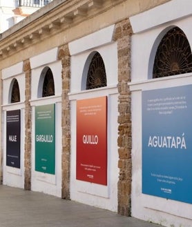 Imagen secundaria 2 - Babeta, aguatapá, bache... el habla de Cádiz se reivindica en la fachada del Mercado Central