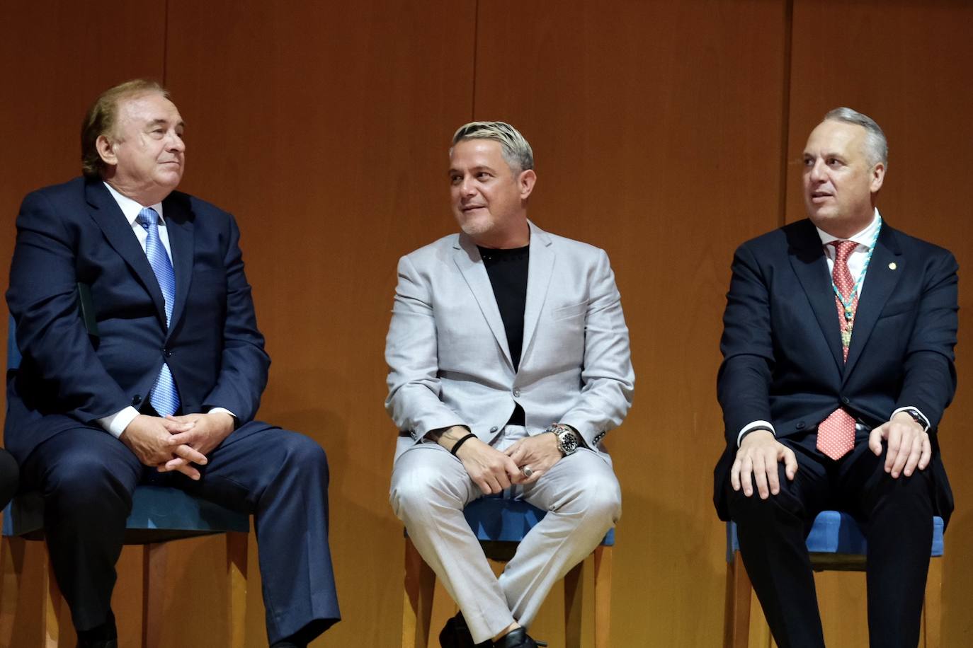 En imágenes: Alejandro Sanz y Lola Flores, Hijos Predilectos de Cádiz