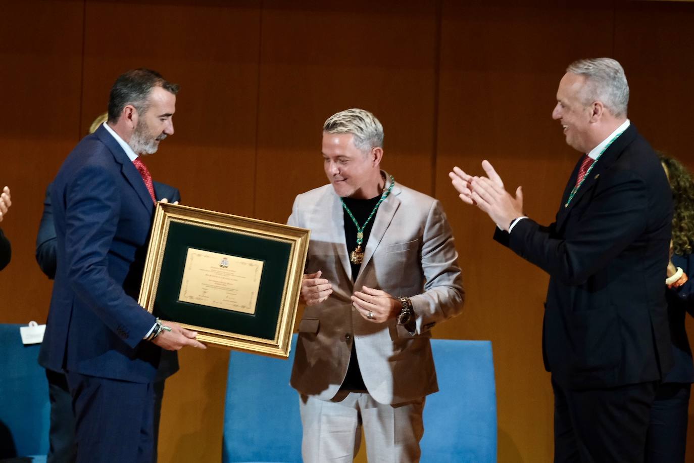 En imágenes: Alejandro Sanz y Lola Flores, Hijos Predilectos de Cádiz