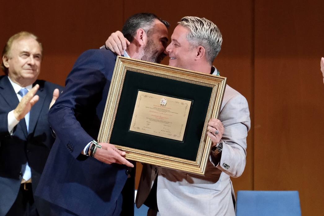 En imágenes: Alejandro Sanz y Lola Flores, Hijos Predilectos de Cádiz