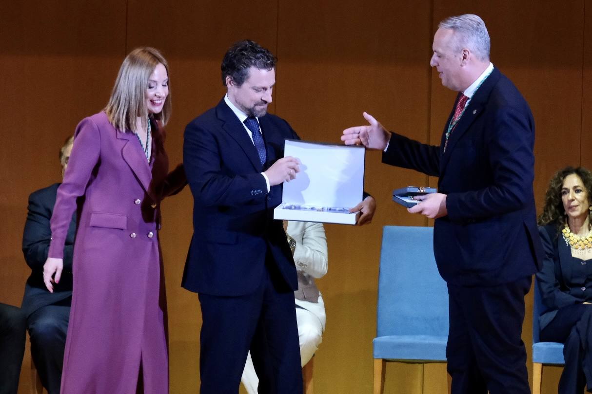 En imágenes: Alejandro Sanz y Lola Flores, Hijos Predilectos de Cádiz