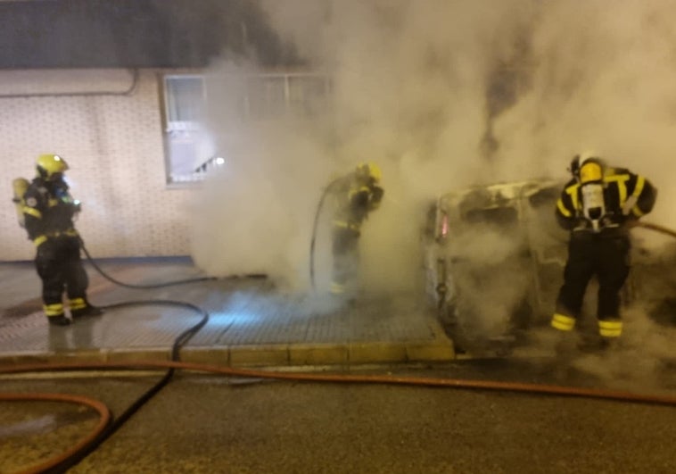 Noche intensa para los bomberos de San Fernando: dos incendios y caída de una persona mayor