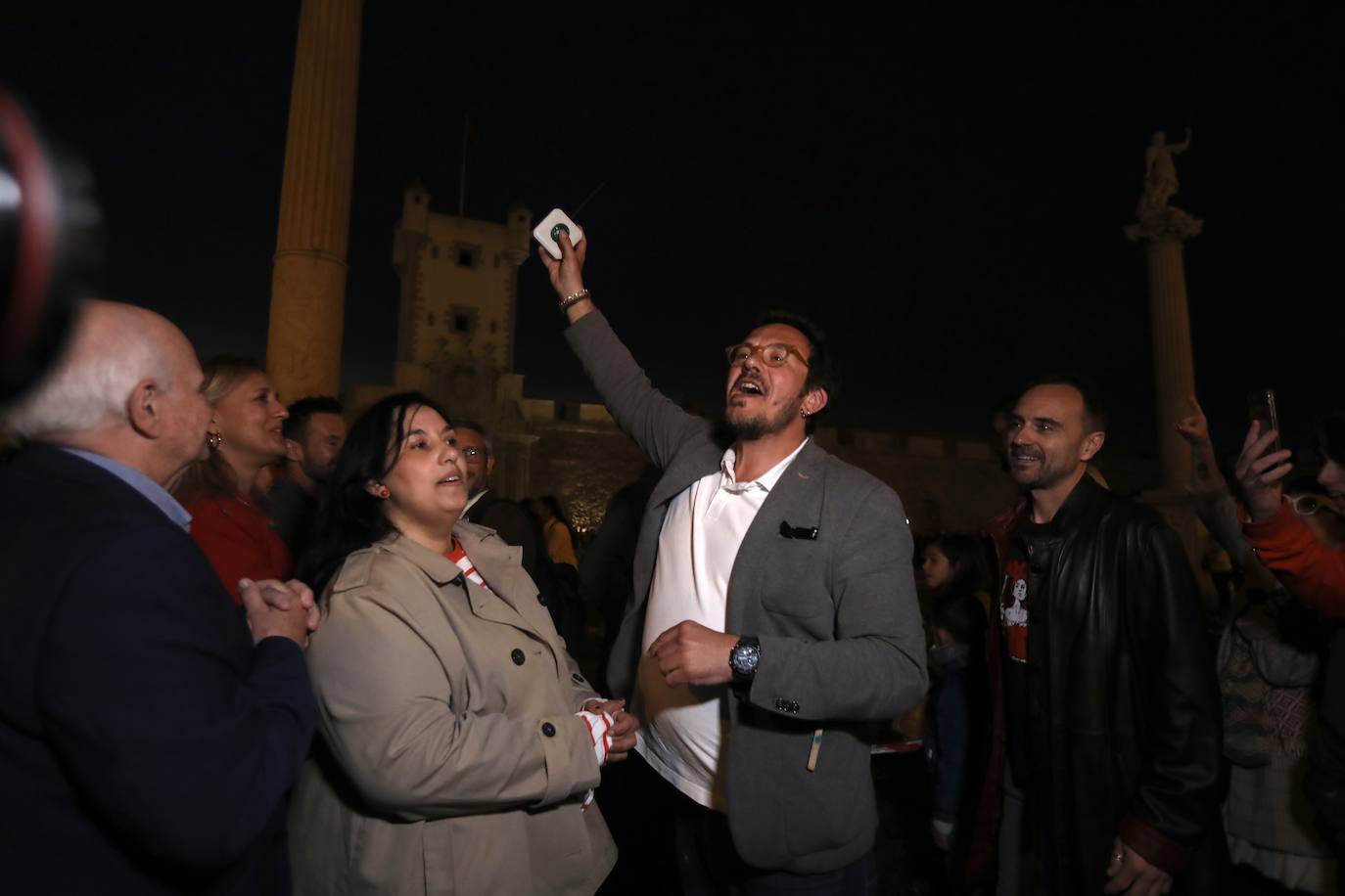 FOTOS: Luz, proyecciones y agua... la fuente cibernética de Cádiz