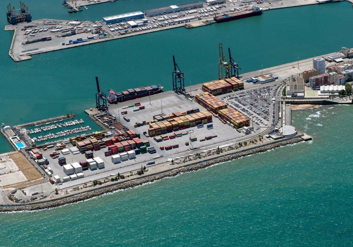 Vista del puerto de la Bahía de Cádiz.