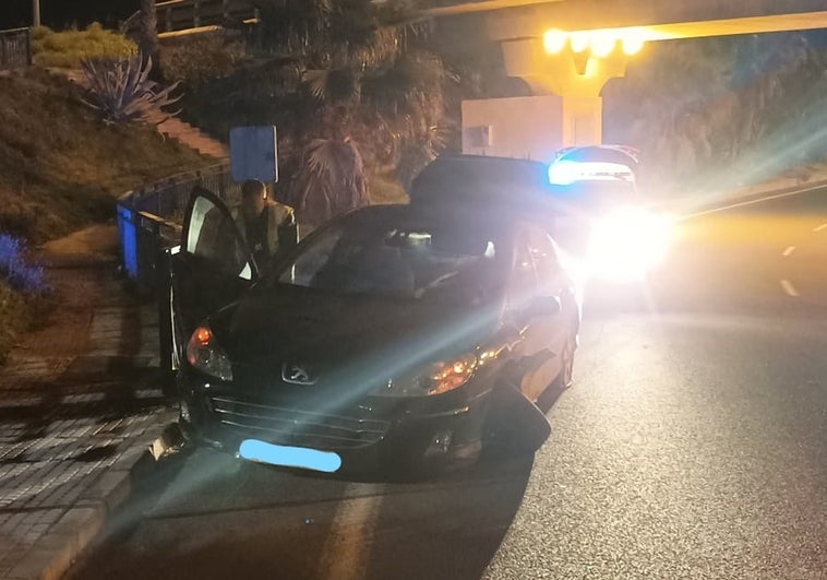 Interceptado un hombre en Jerez que chocó su vehículo a la entrada de Cádiz