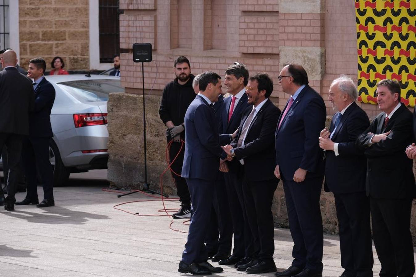 Fotos: la llegada de los Reyes de España para inaugurar el Congreso en Cádiz