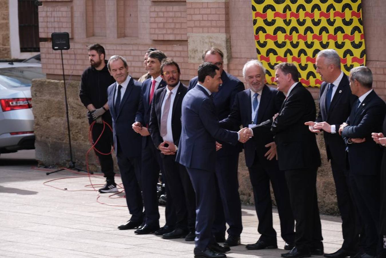 Fotos: la llegada de los Reyes de España para inaugurar el Congreso en Cádiz