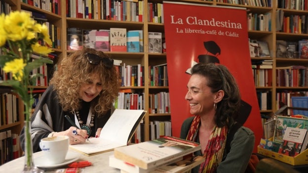 Firma de libros de Gioconda Belli en La Clandestina.