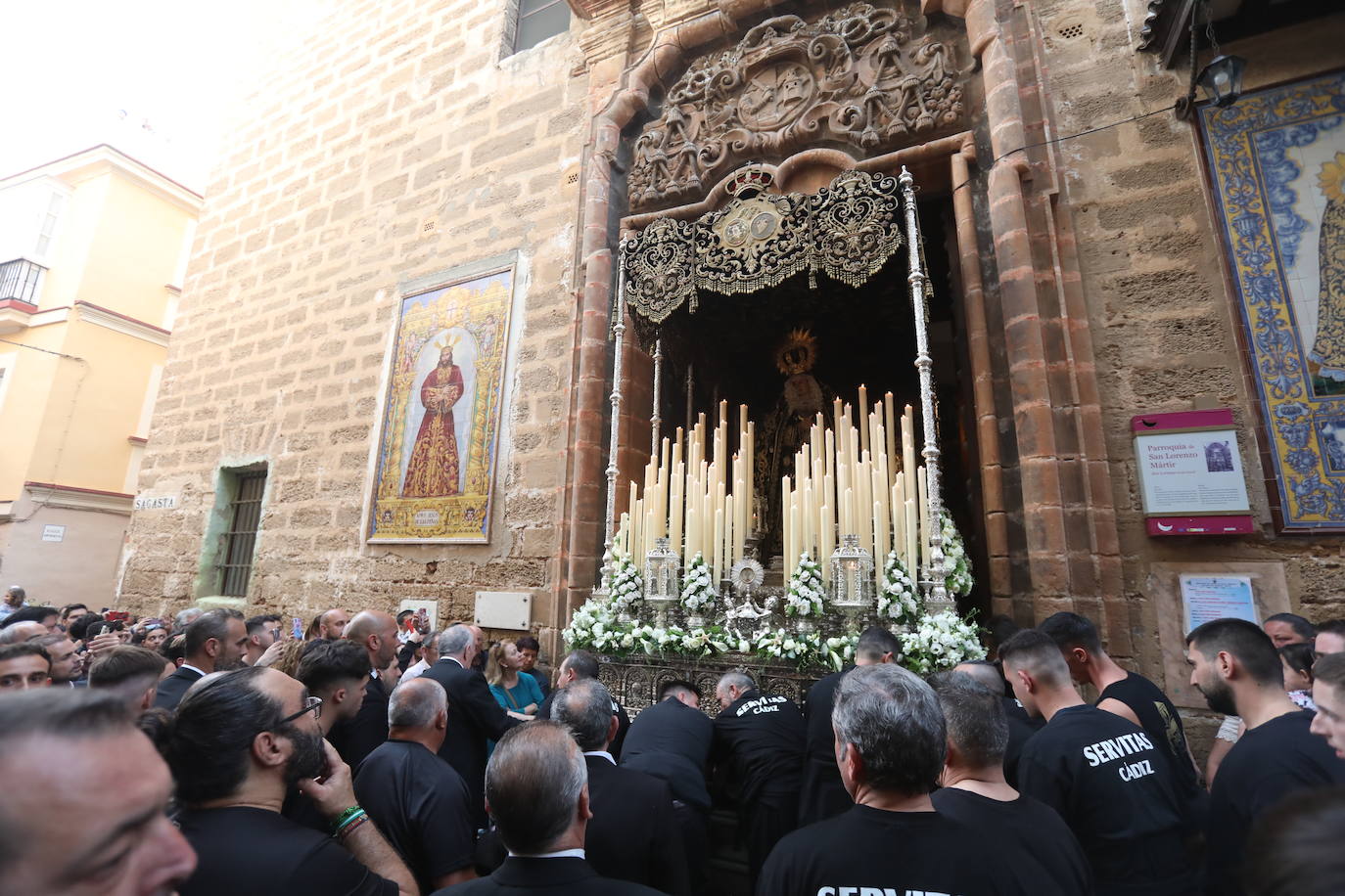 Fotos: Dolores de Servitas protagoniza la primera jornada de la Semana Santa en Cádiz