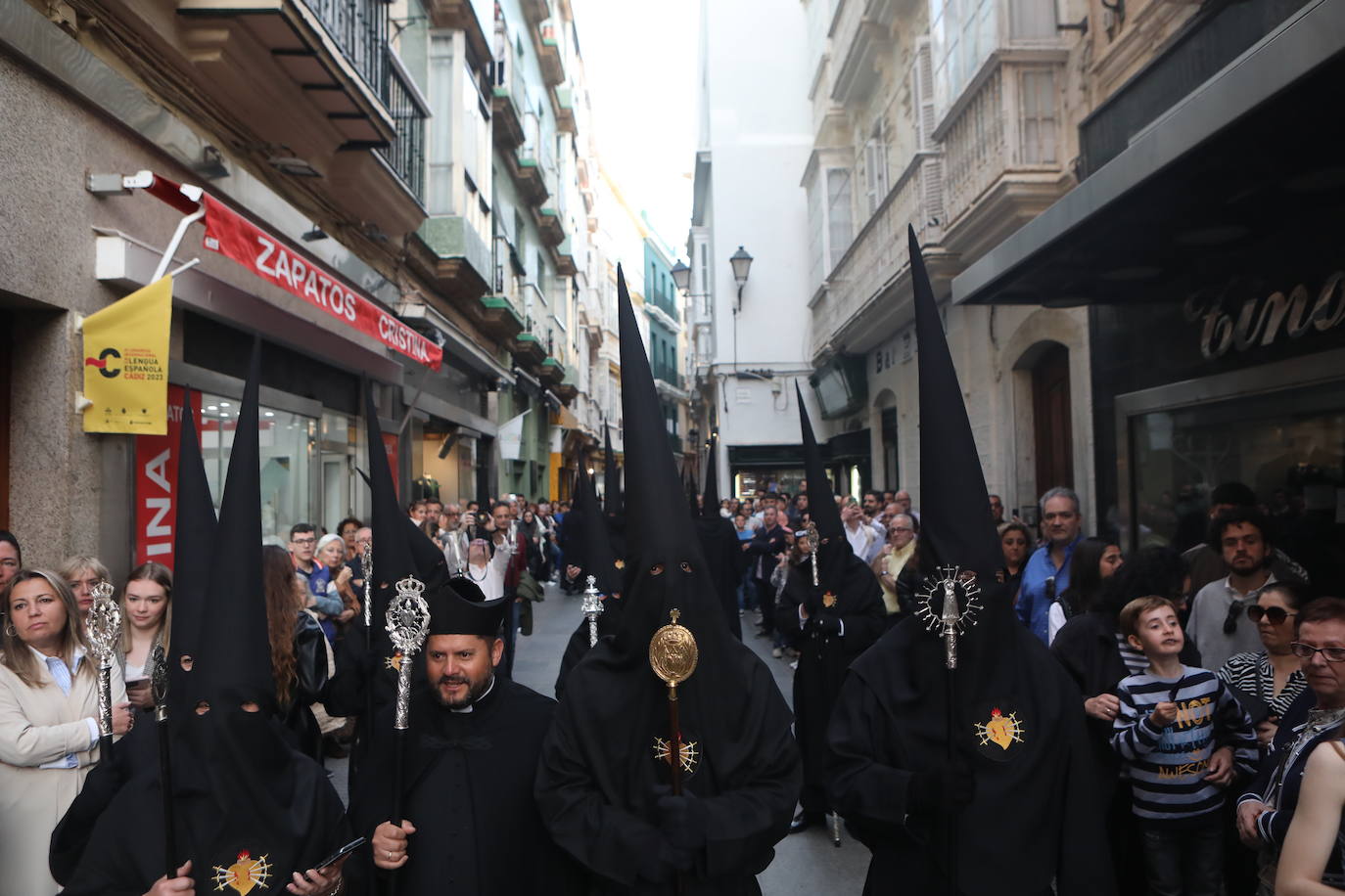 Fotos: Dolores de Servitas protagoniza la primera jornada de la Semana Santa en Cádiz