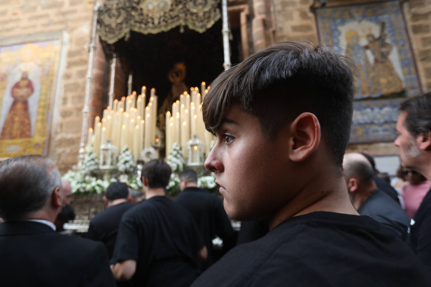 Fotos: Dolores de Servitas protagoniza la primera jornada de la Semana Santa en Cádiz