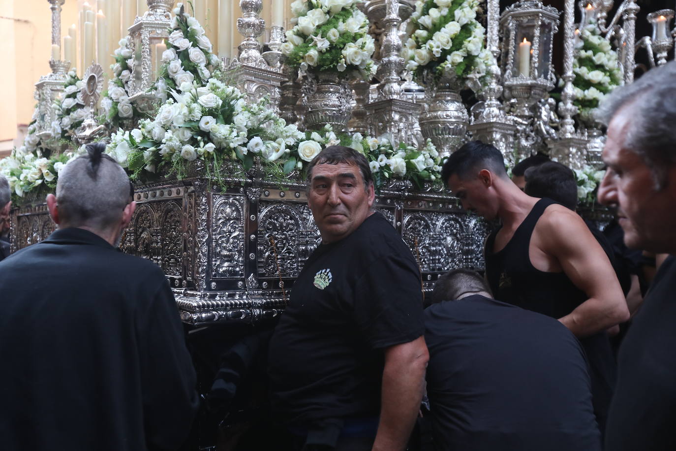 Fotos: Dolores de Servitas protagoniza la primera jornada de la Semana Santa en Cádiz
