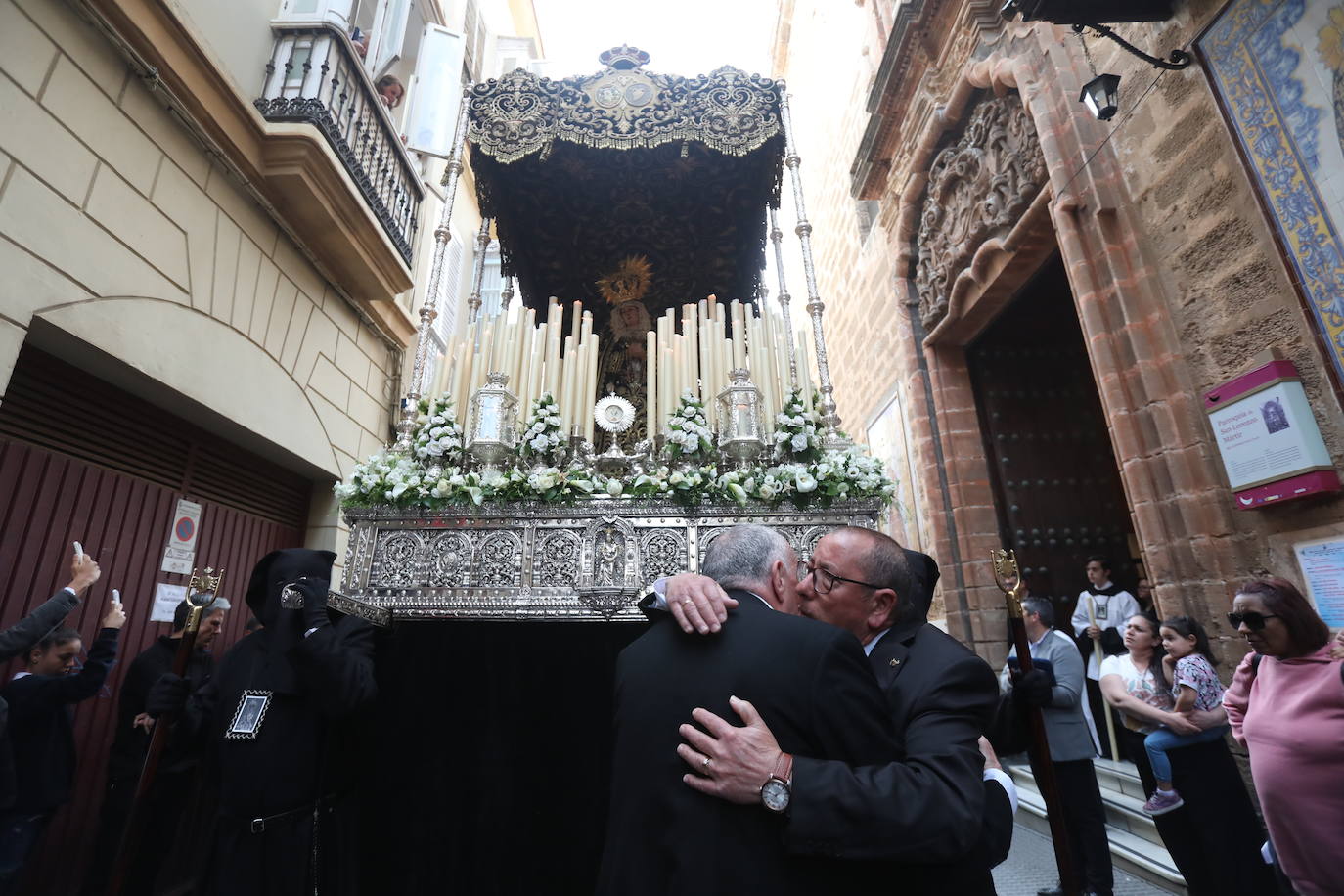 Fotos: Dolores de Servitas protagoniza la primera jornada de la Semana Santa en Cádiz