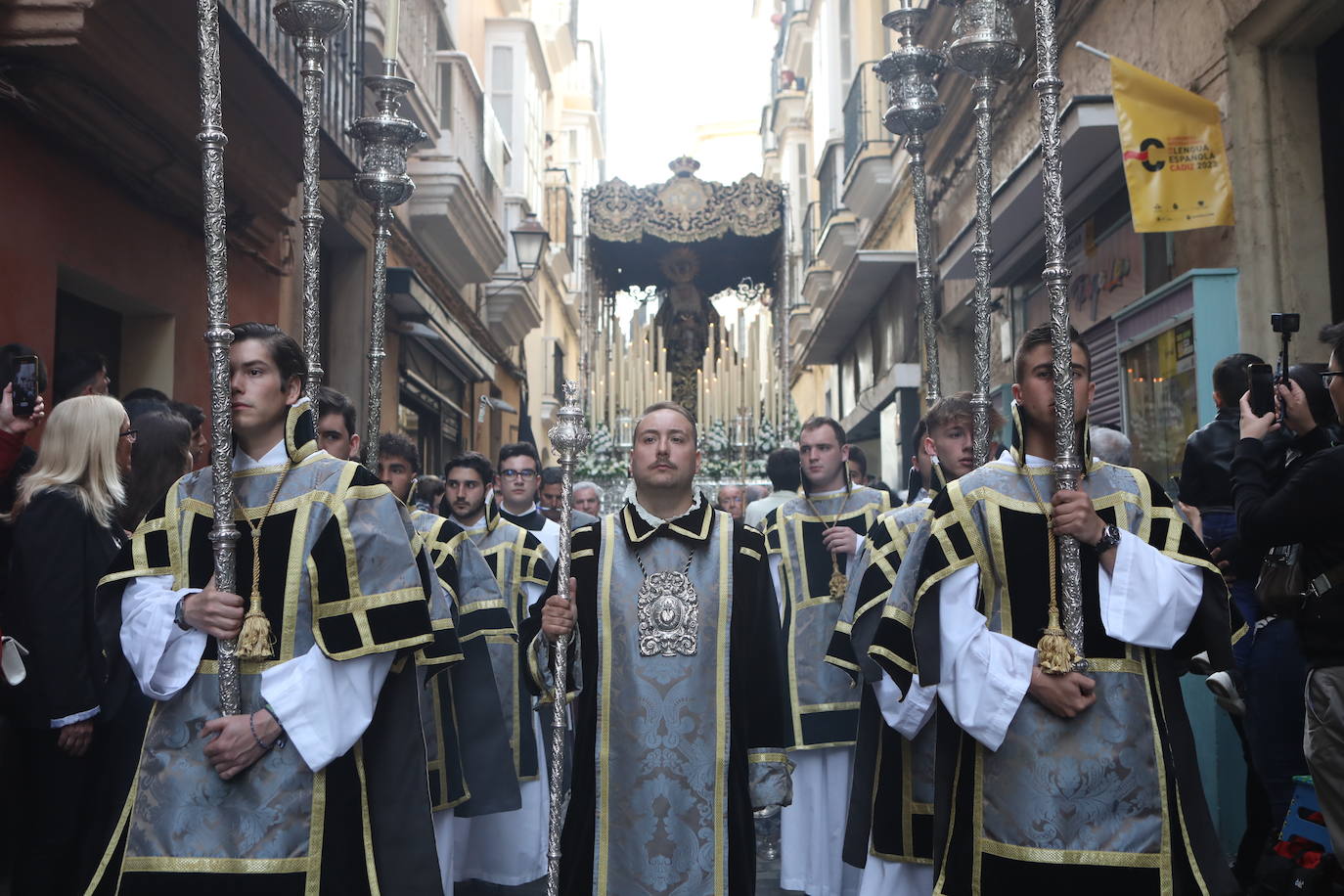 Fotos: Dolores de Servitas protagoniza la primera jornada de la Semana Santa en Cádiz