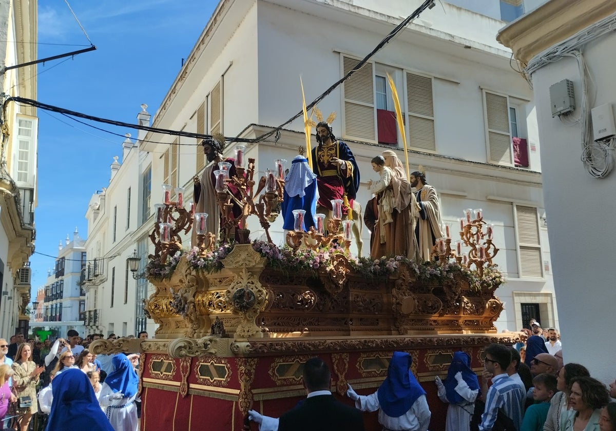 La hermandad de Cristo Rey fue la primera en salir a la calle