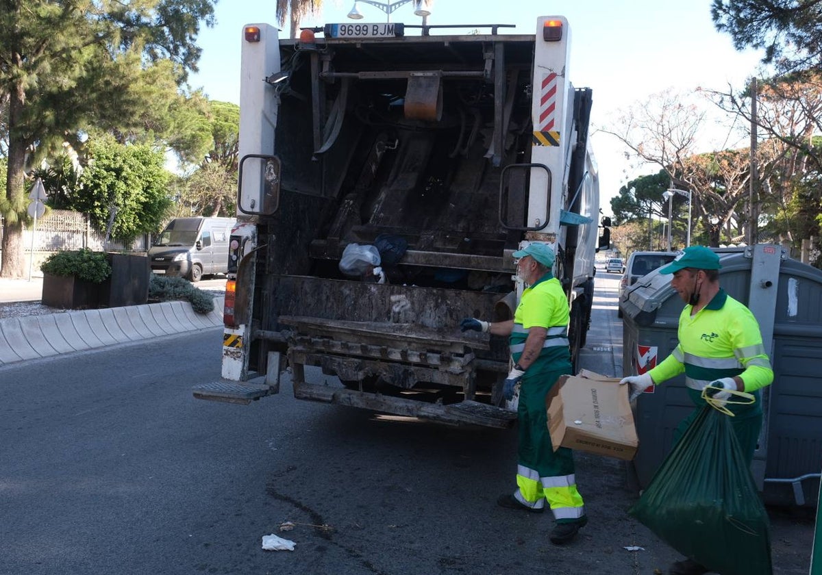 Operarios de recogida de basura de El Puerto