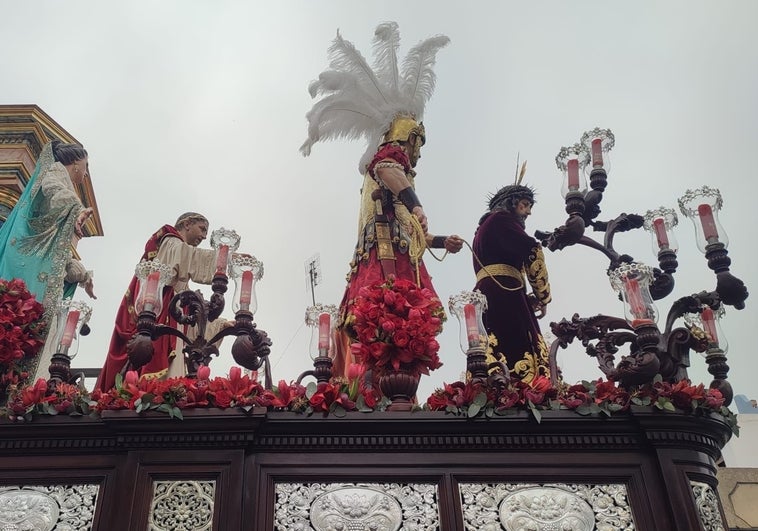 Chiclana: La Virgen de los Desconsuelos brilla en el Martes Santo