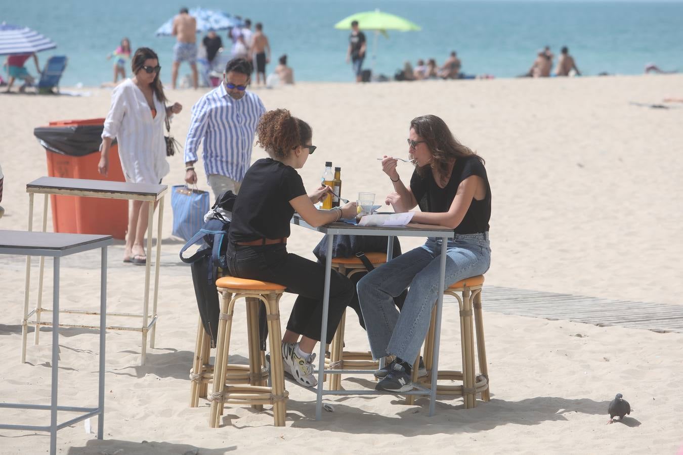 Fotos: Cádiz llena sus playas en Semana Santa