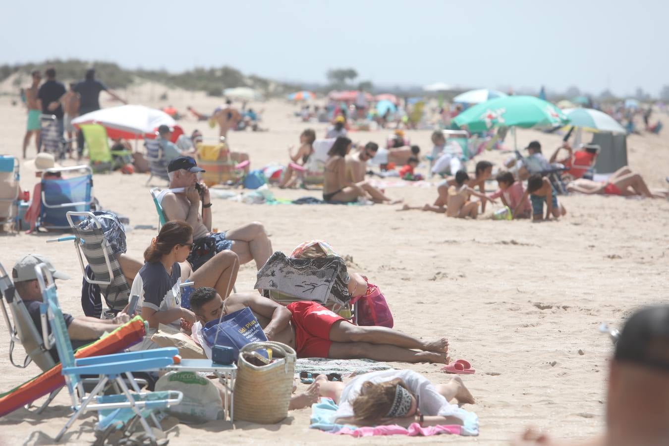 Fotos: Cádiz llena sus playas en Semana Santa