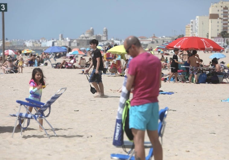 Fotos: Cádiz llena sus playas en Semana Santa