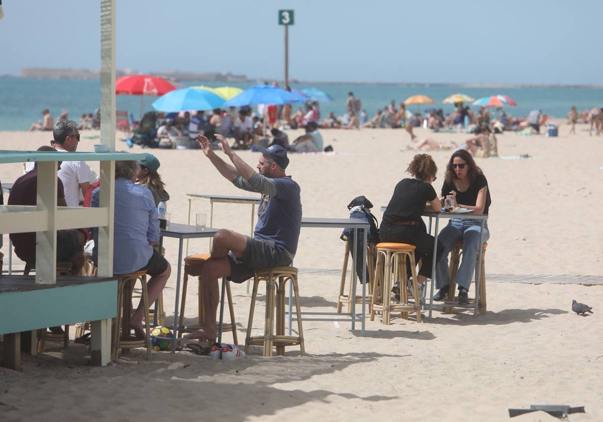 Las Playas llenas en Cádiz