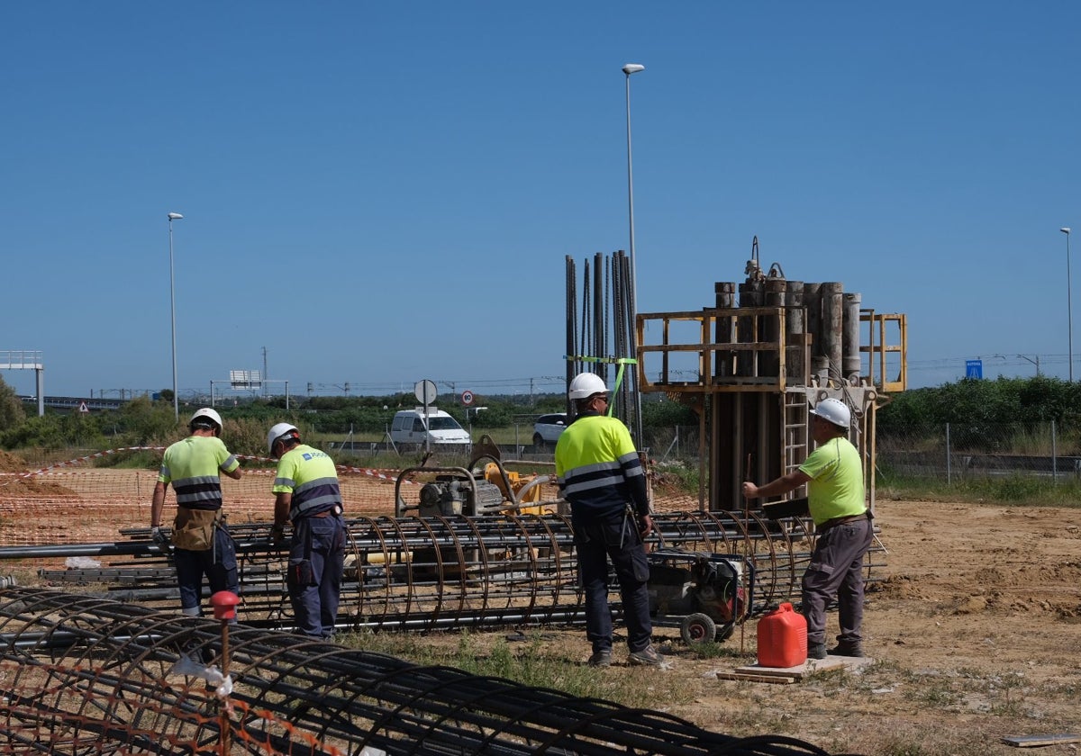 Construcción de una obra pública de la Junta en San Fernnado