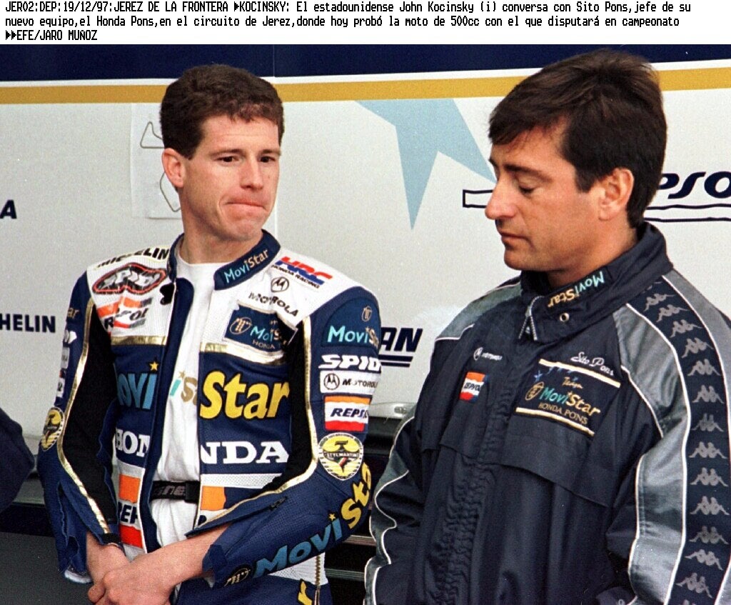 El estadounidense Johan Kocinsky conversa con Sito Pons en el Circuito de Jerez.