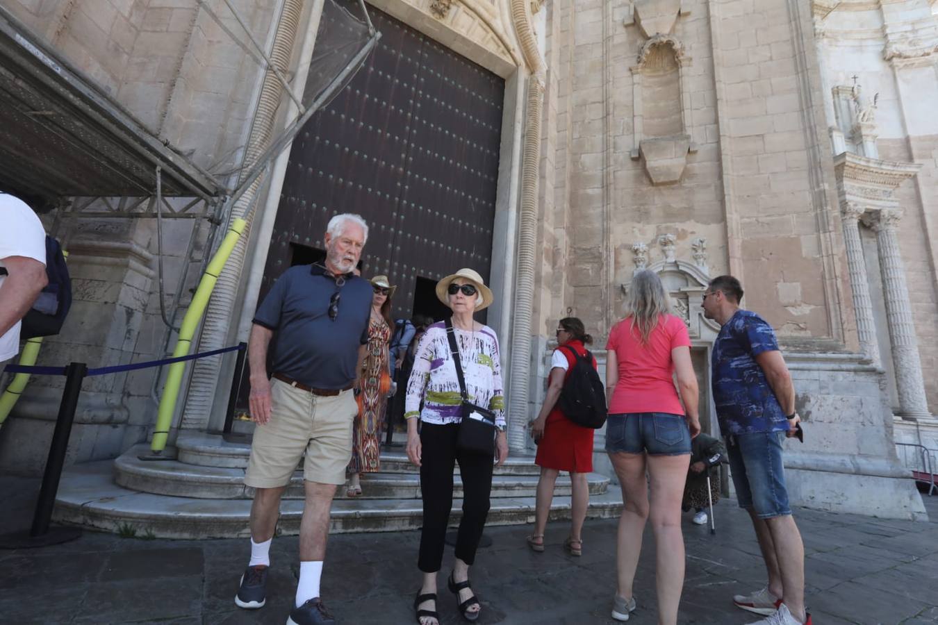 Fotos: Cinco cruceros y más de 9.000 pasajeros en una gran jornada en el Puerto de Cádiz