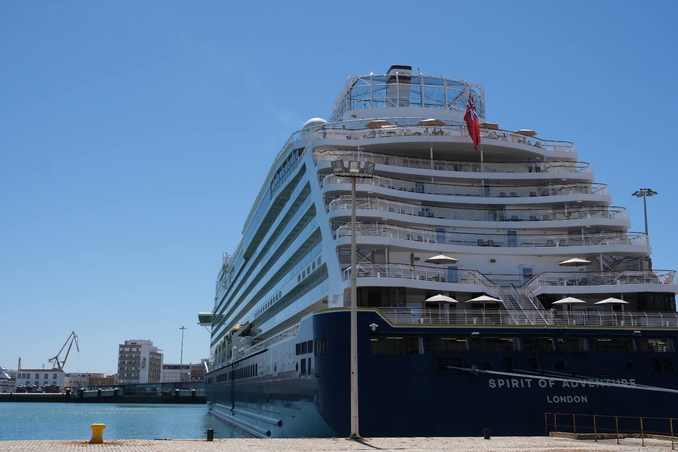 Fotos: Cinco cruceros y más de 9.000 pasajeros en una gran jornada en el Puerto de Cádiz