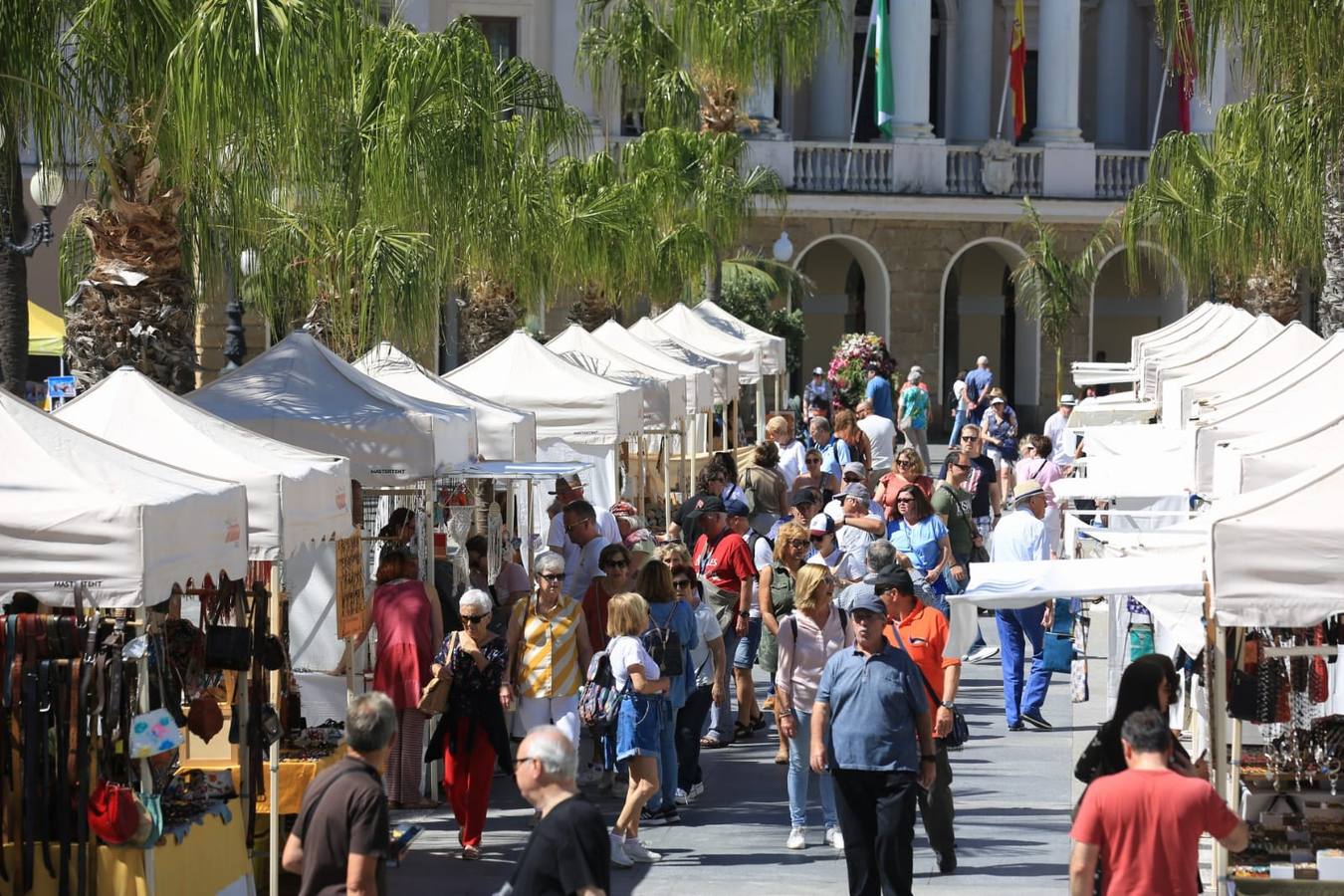 Fotos: Cinco cruceros y más de 9.000 pasajeros en una gran jornada en el Puerto de Cádiz