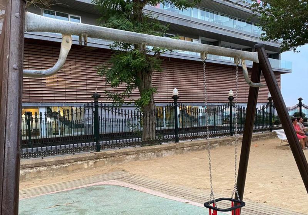 Un trampolín, una tirolina de 20 metros, un tambor metálico... así será la nueva zona de juego del Parque Genovés