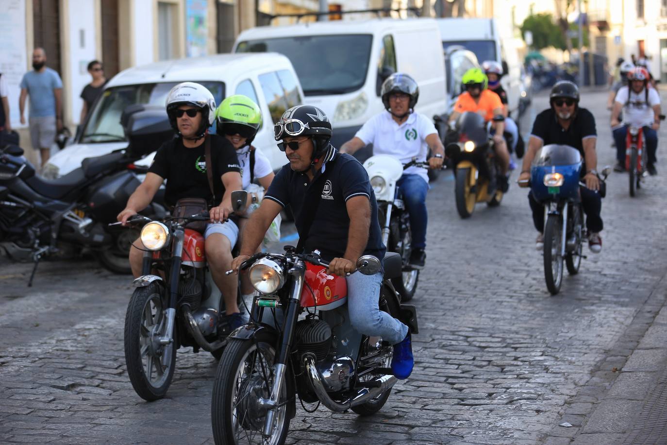Fotos: Gran ambiente de aficionados en Jerez
