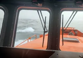 Rescatadas ocho personas que navegaban en una patera por aguas del Estrecho de Gibraltar