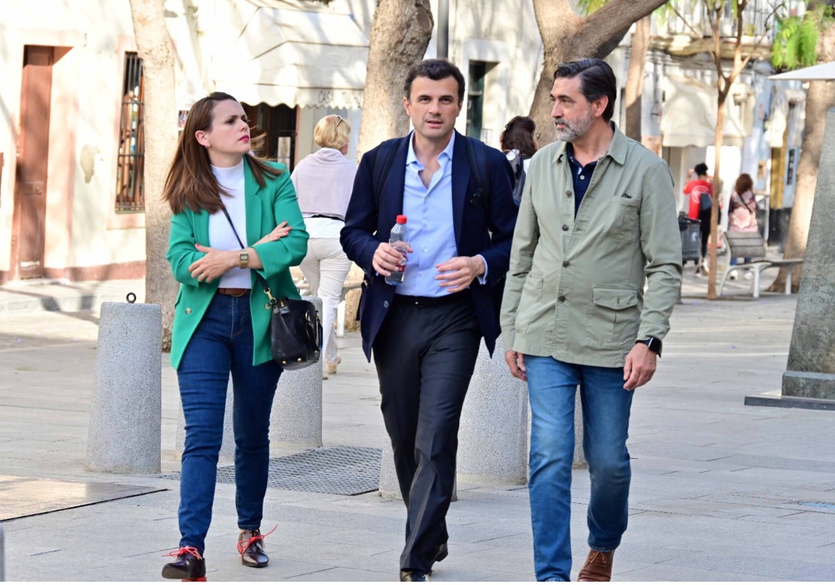 Bruno García, junto a Beatriz Gandullo y José Manuel Verdulla.