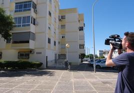 La Policía logra que dos personas atrincheradas en una casa en Jerez tras un tiroteo salgan sin incidentes