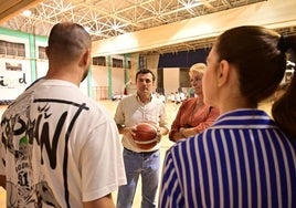 Bruno García promete aumentar las ayudas económicas al deporte base de Cádiz