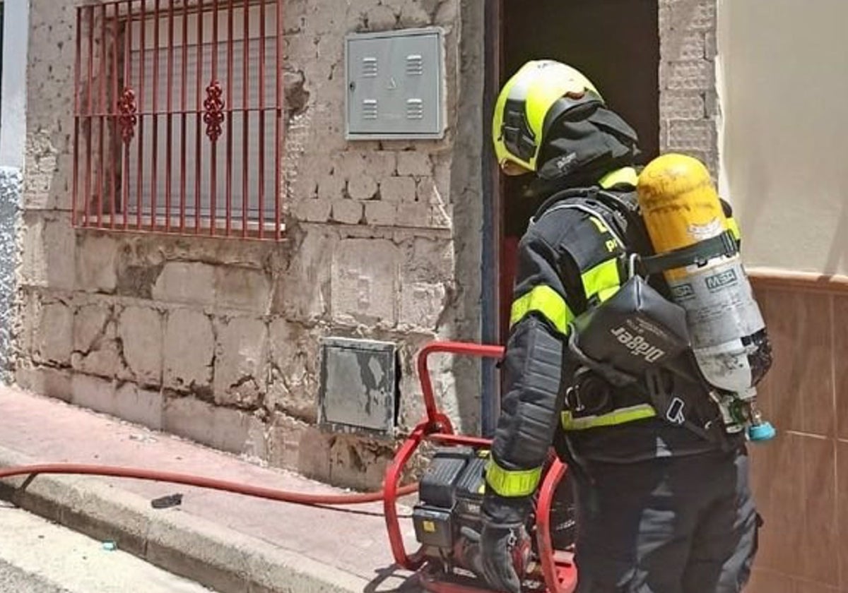 Hallan una plantación de marihuana al sofocar un incendio en una casa de Jerez