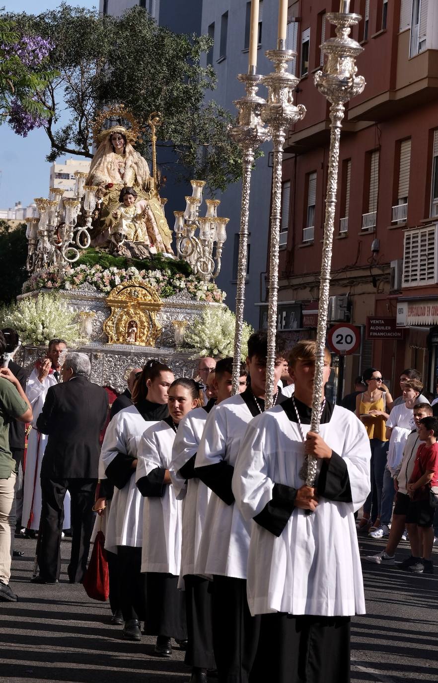 Fotos: Procesión de la hermandad de la Madre del Buen Pastor